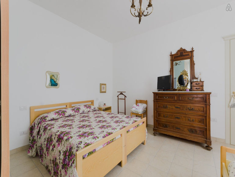 Room IL LIMONE matrimonial bed view